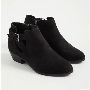 BLACK FAUX SUEDE CUTOUT ANKLE BOOTIE (WW) size 12